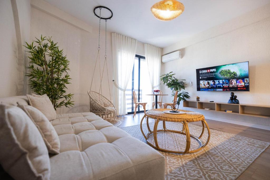 TV a/nebo společenská místnost v ubytování Boho Central Apartment