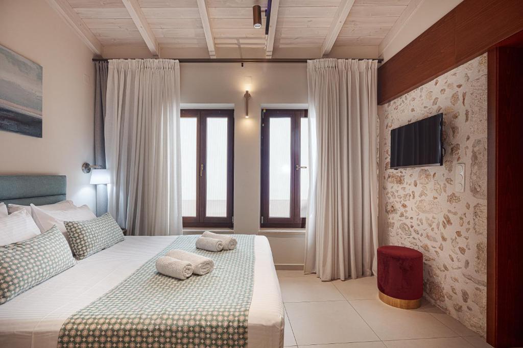 Postel nebo postele na pokoji v ubytování Philikon Luxury Suites