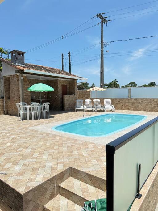 Πισίνα στο ή κοντά στο Casa com Piscina em Pontal do Sul