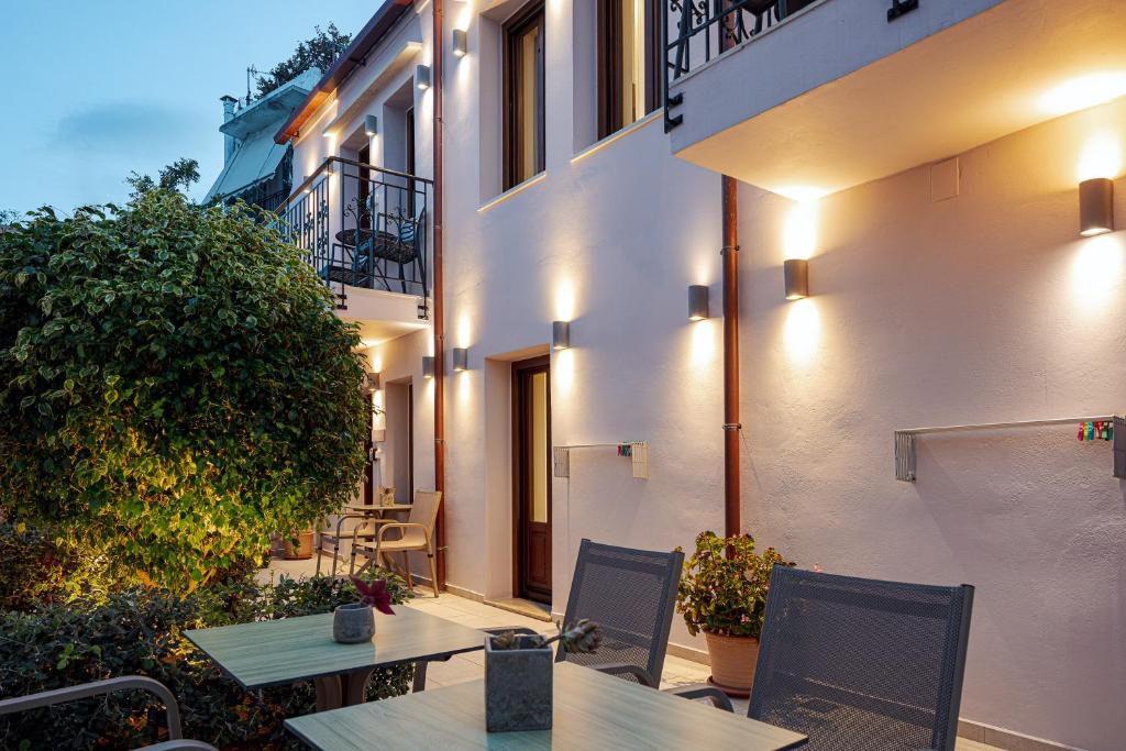 Philikon Luxury Suites - 14