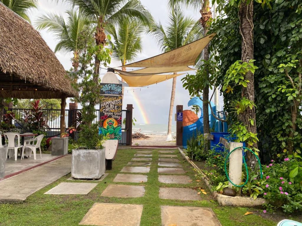 Zahrada ubytování San Carlos Surf Resort & Eco Lodge