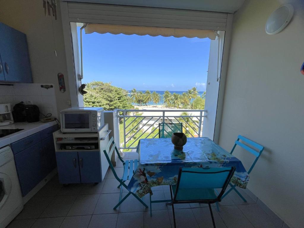 Η κουζίνα ή μικρή κουζίνα στο Duplex Vue sur Mer, Plage à 100m