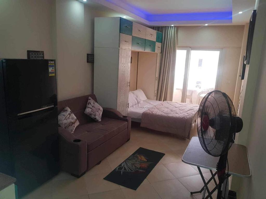 Postel nebo postele na pokoji v ubytování Cecilia resort منتجع سيسيليا