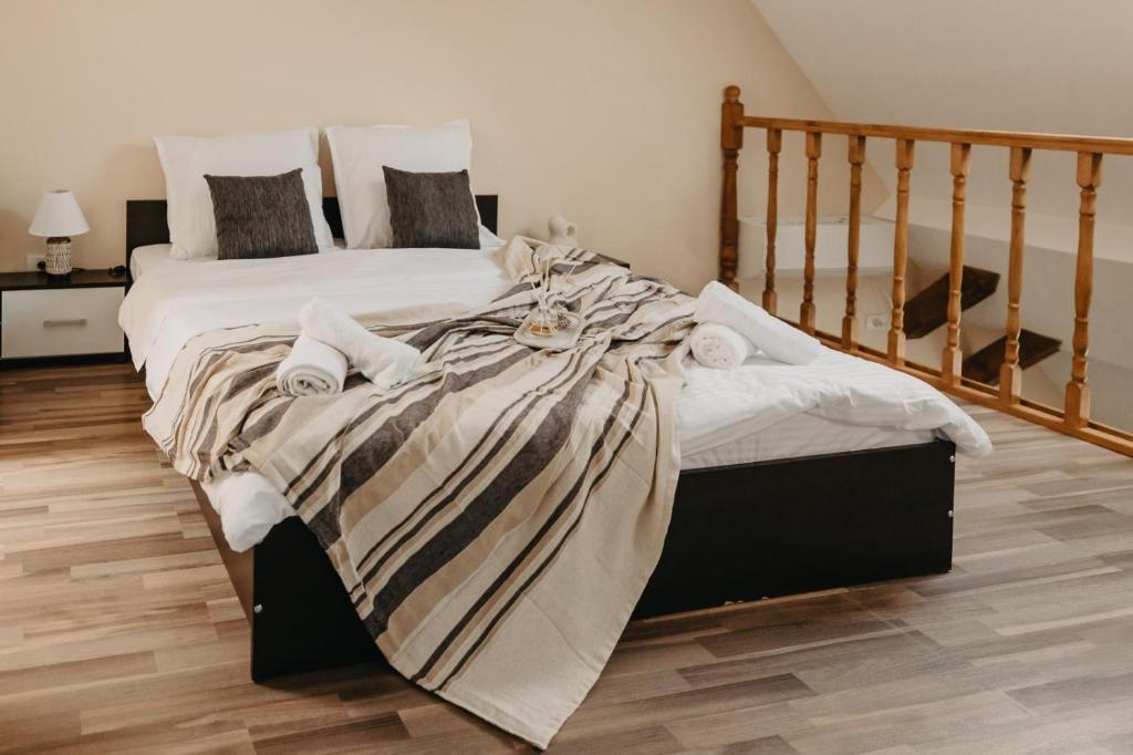 
Apartment - Split Level
