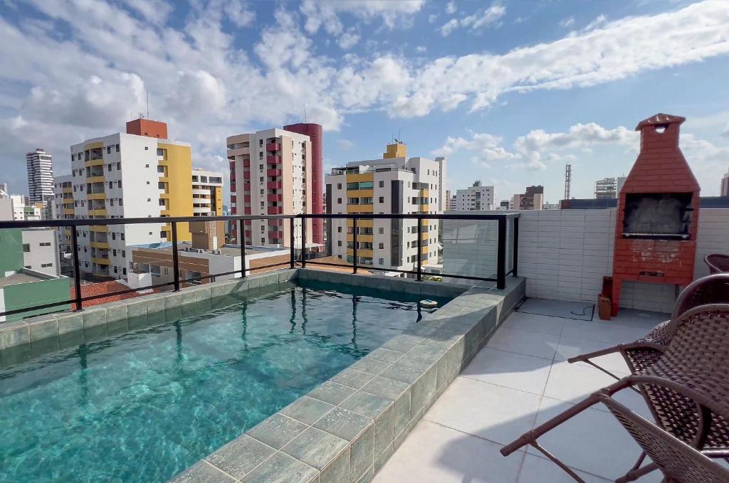 a swimming pool on the roof of a building at Flat Genebra Bessa 2 Quartos 4 Pessoas 150m Praia in Tambaú