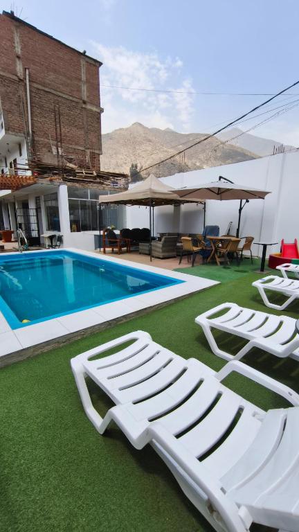 Bazén v ubytování CASA RICARDO PALMA con PISCINA nebo v jeho okolí