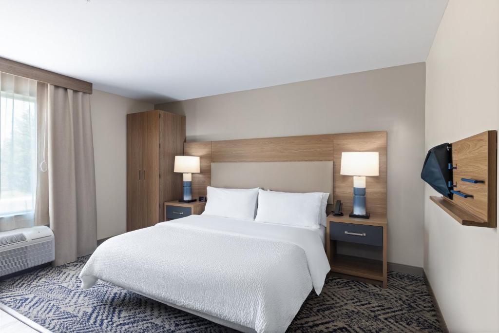Candlewood Suites McPherson, an IHG Hotel - 带通讯和移动性的King Studio可访问淋浴