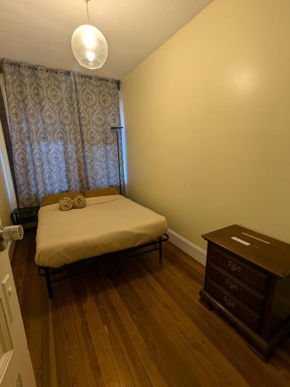 Postel nebo postele na pokoji v ubytování Boston Homestel