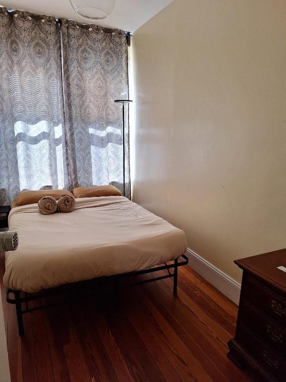 Postel nebo postele na pokoji v ubytování Boston Homestel