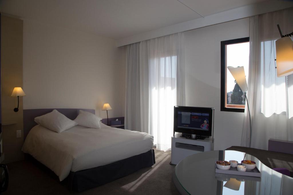 Postel nebo postele na pokoji v ubytování Novotel Marrakech Hivernage