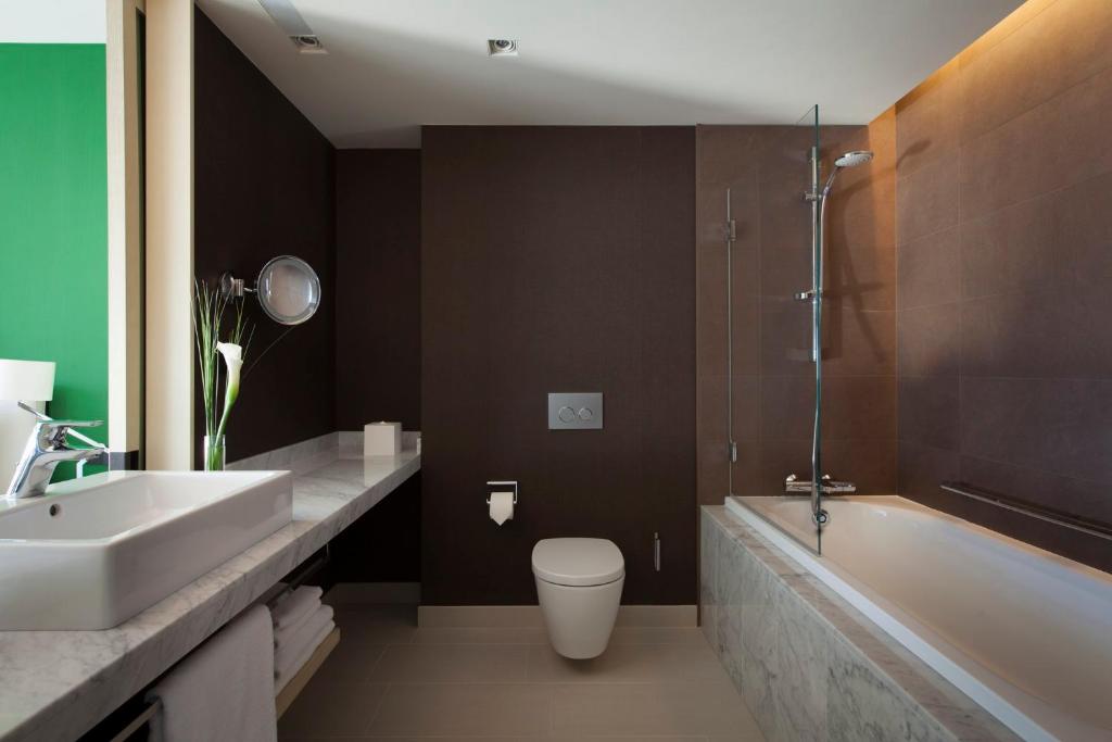 Crowne Plaza Geneva, an IHG Hotel - Premium King Room