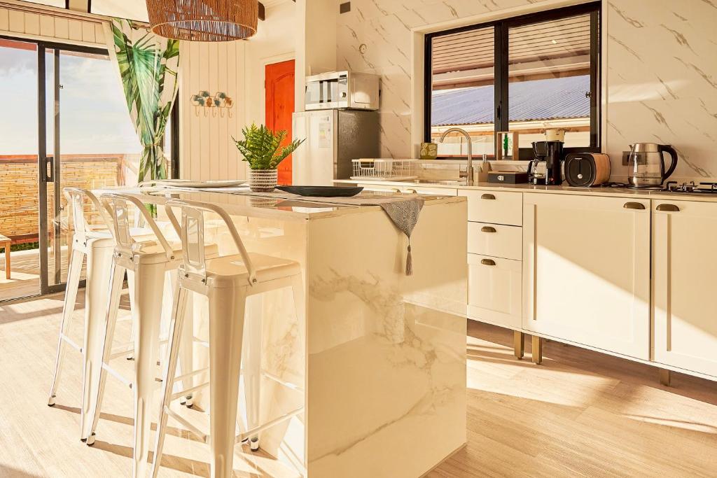 Kuchyň nebo kuchyňský kout v ubytování Tahai Loft Apart Hotel