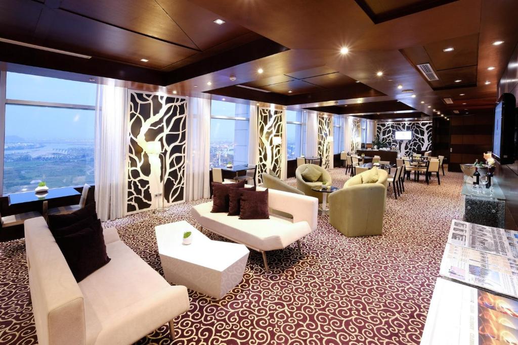 Deluxe Twin Room with River view - High floor with Executive Lounge access