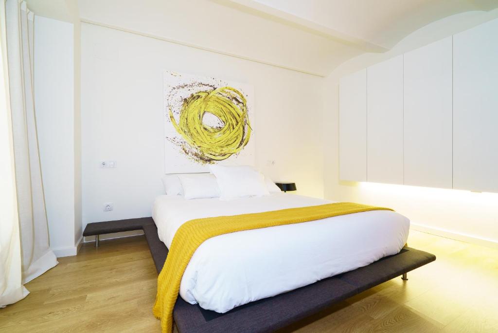 A bed or beds in a room at Valencia Luxury - Boutique Redonda