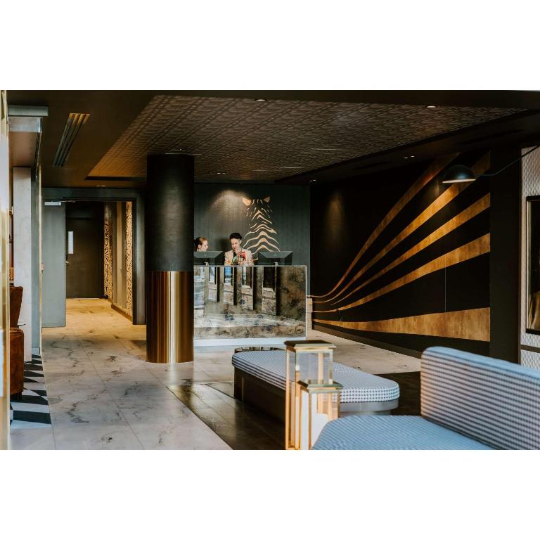 Posezení v ubytování The Motley Hotel Richmond, Tapestry Collection by Hilton