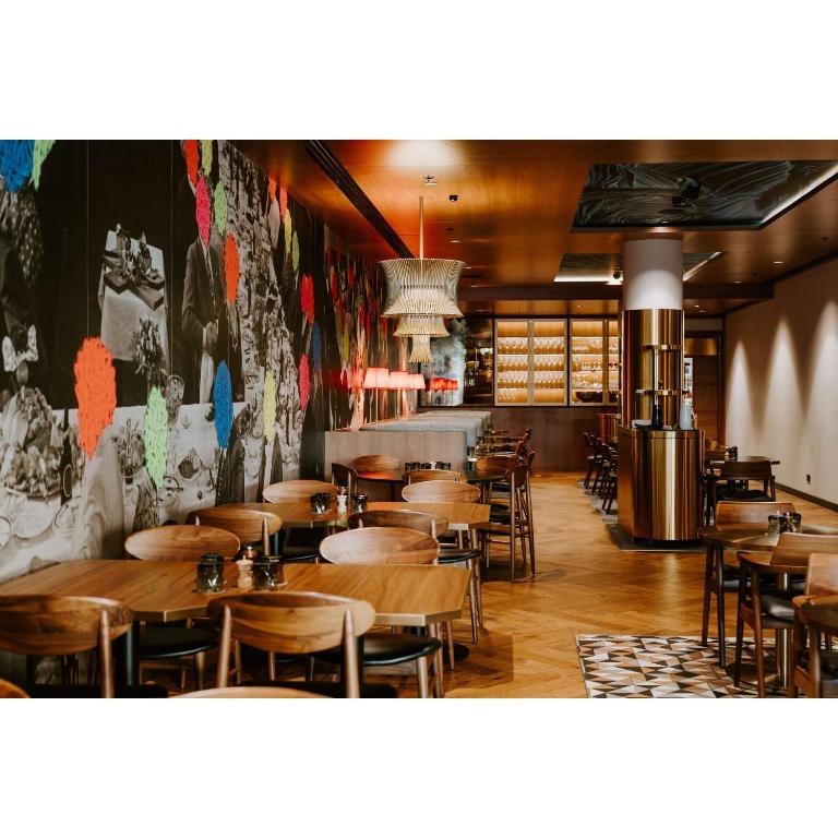 The Motley Hotel Richmond, Tapestry Collection by Hilton - Resim 12