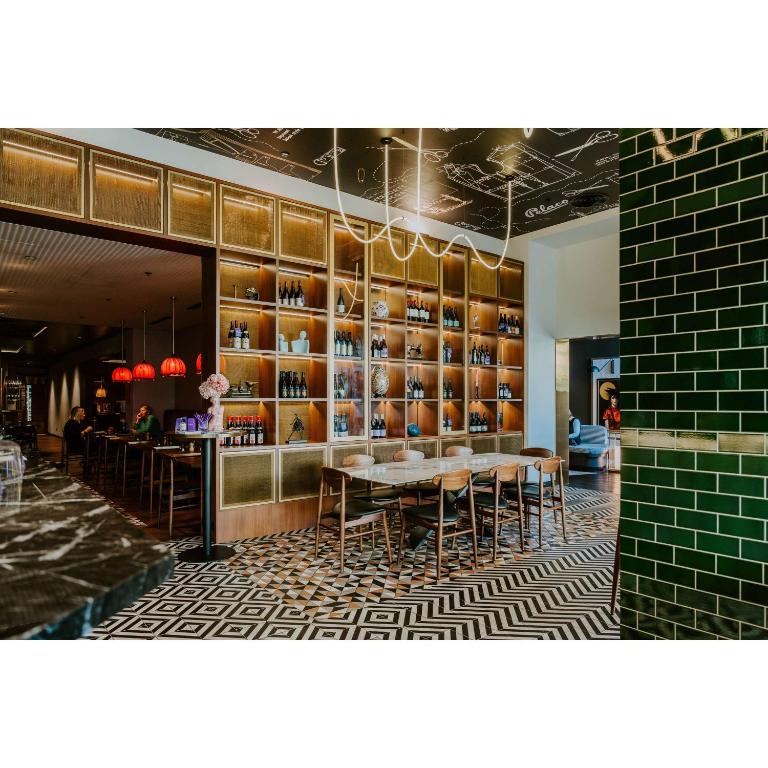 The Motley Hotel Richmond, Tapestry Collection by Hilton - Resim 13