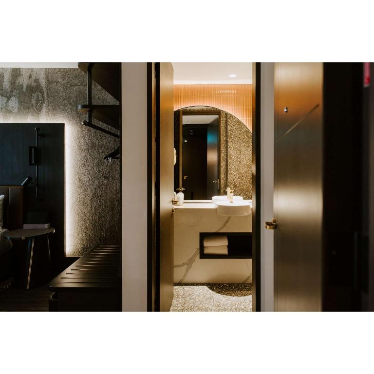 The Motley Hotel Richmond, Tapestry Collection by Hilton - Resim 25