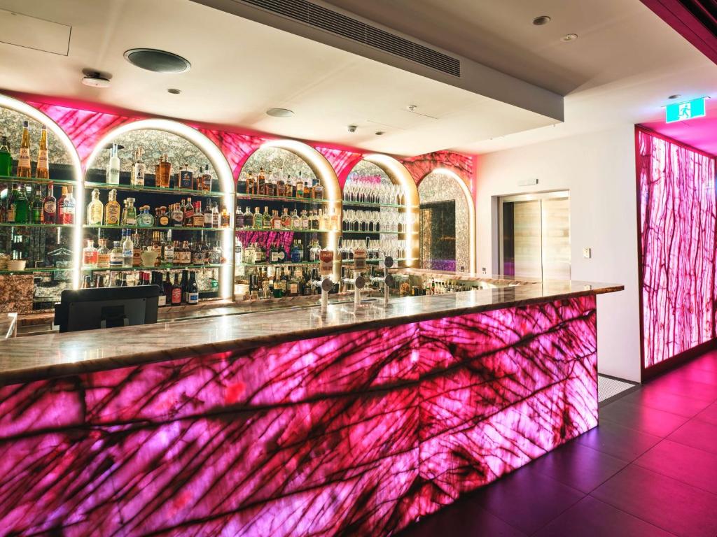 Lounge nebo bar v ubytování The Motley Hotel Richmond, Tapestry Collection by Hilton