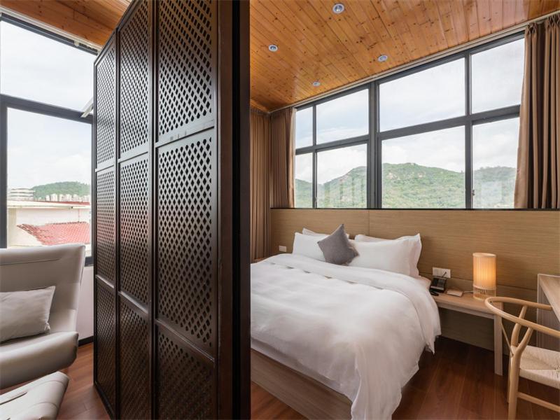 Postel nebo postele na pokoji v ubytování Xiamen Wujing Mountain and Sea View Hotel