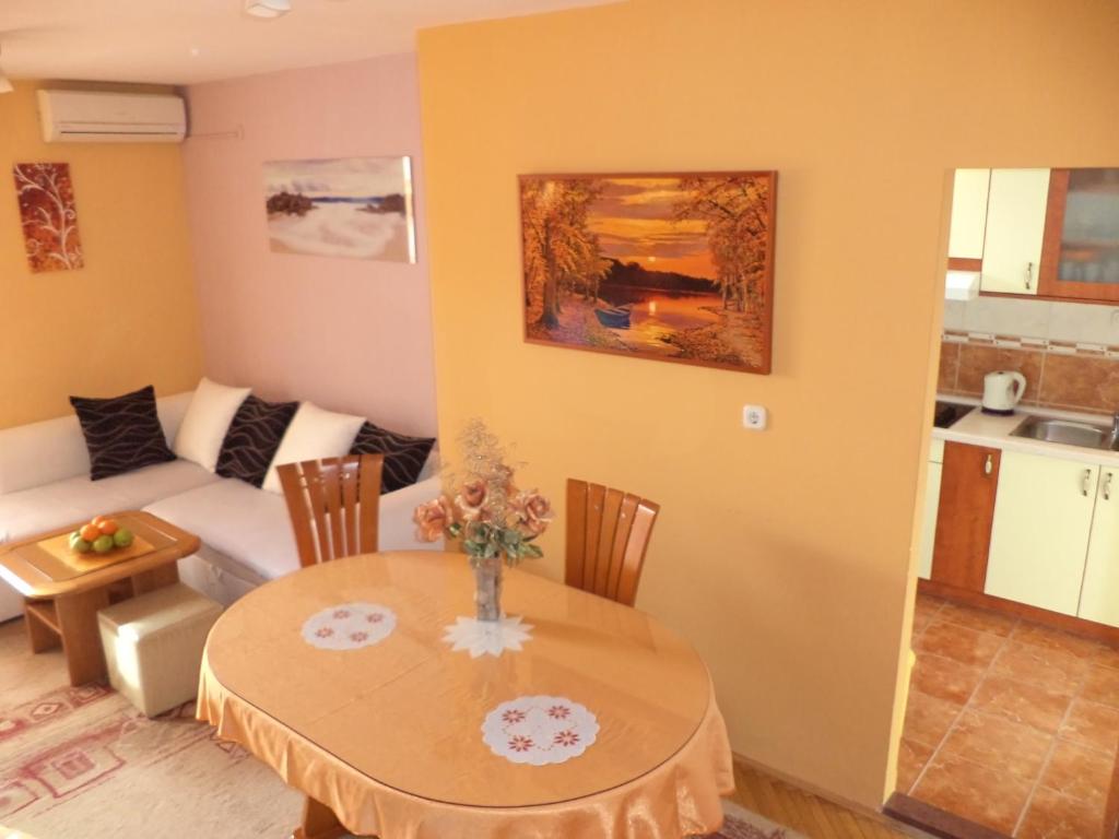 Kuchyňa alebo kuchynka v ubytovaní Cool Apartment
