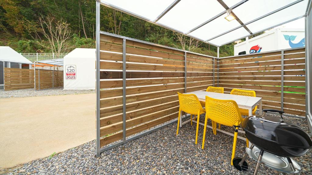 Fotografie z fotogalerie ubytování Hwaseong Refreshing Glamping&Caravan v destinaci Hwaseong