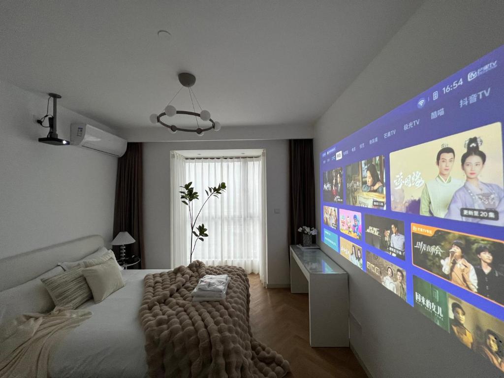 TV a/nebo společenská místnost v ubytování Tonight Aparthotel South Shanxi Road Shanghai