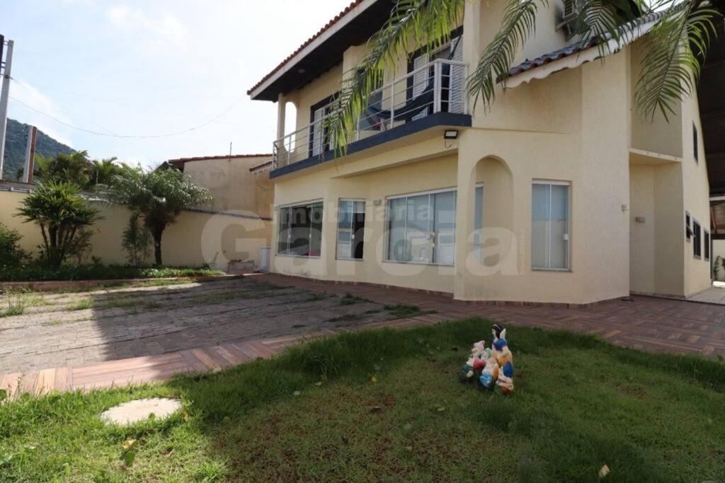 Sobrado no centro frente ao mar