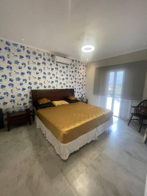 Sobrado no centro frente ao mar