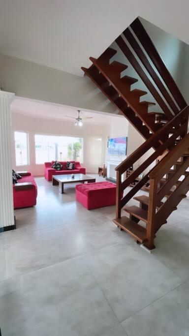 Sobrado no centro frente ao mar