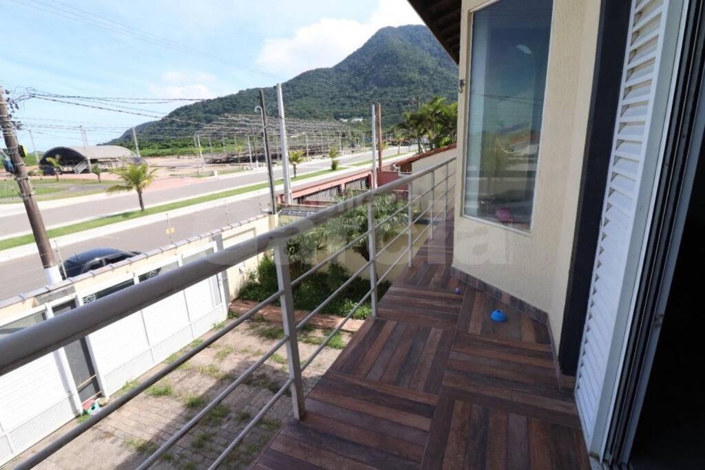 Sobrado no centro frente ao mar