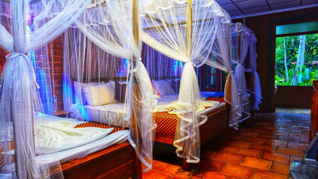 Postel nebo postele na pokoji v ubytování Osheen Homestay Sigiriya