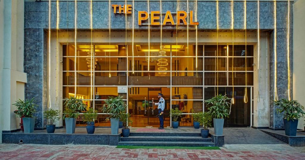 Hotel The Pearl - Newly Renovated in City Centre - Housity