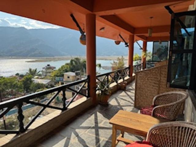 Peisaj natural din apropierea acestui hotel