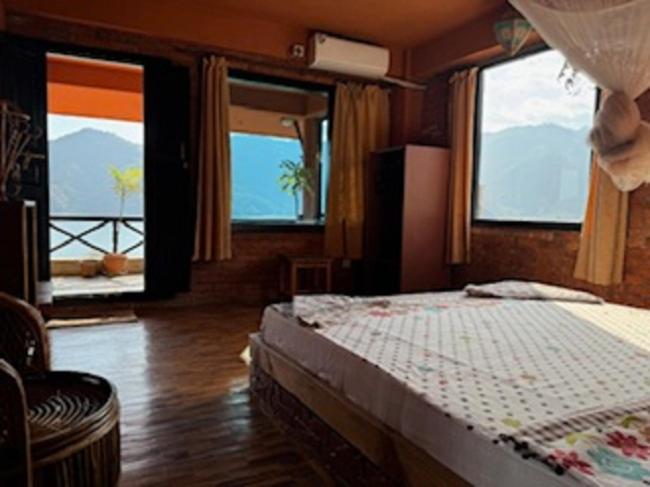 Peisaj natural din apropierea acestui hotel