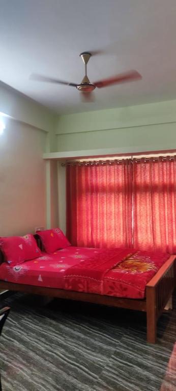 Postel nebo postele na pokoji v ubytování Elegant Homestay