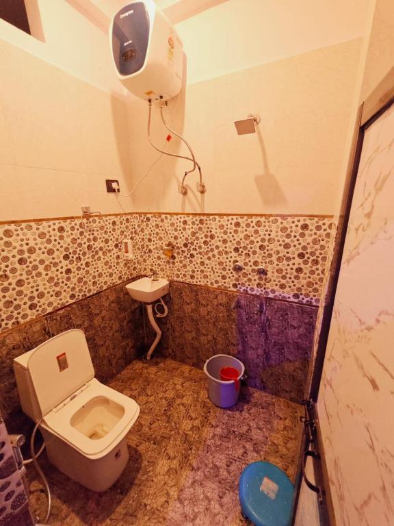 Vannituba majutusasutuses Krishna home stay