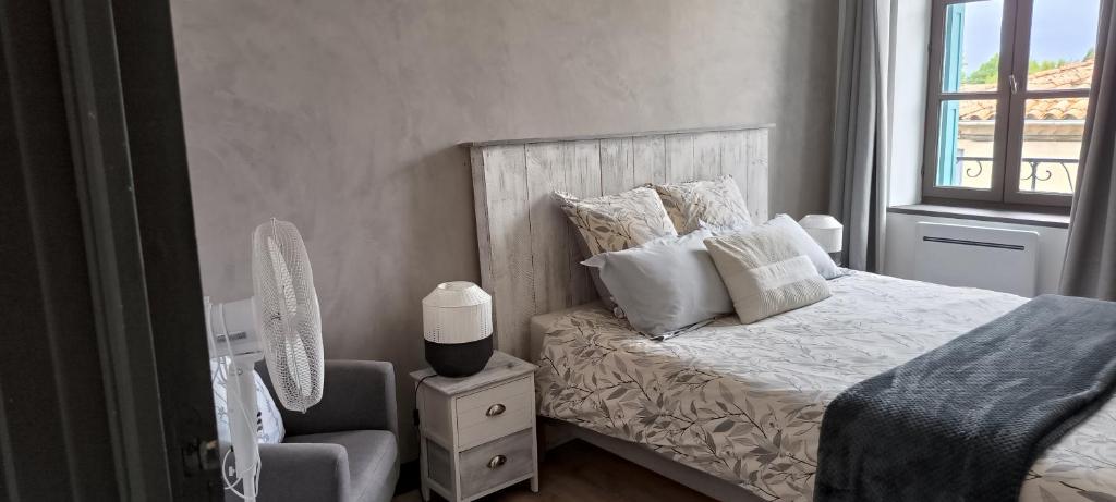 Postel nebo postele na pokoji v ubytování Appartement sous les remparts