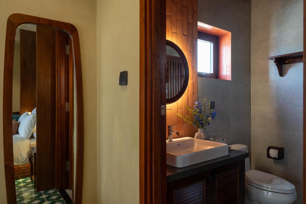 Phòng tắm tại The Mist Boutique DaLat Hotel