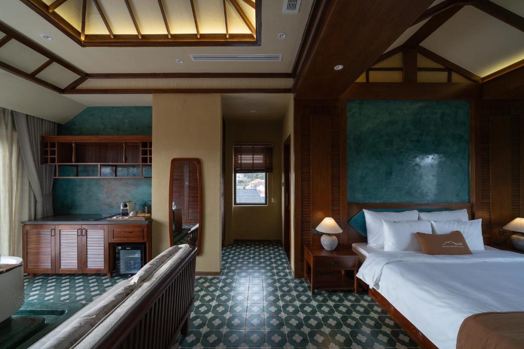 Giường trong phòng chung tại The Mist Boutique DaLat Hotel
