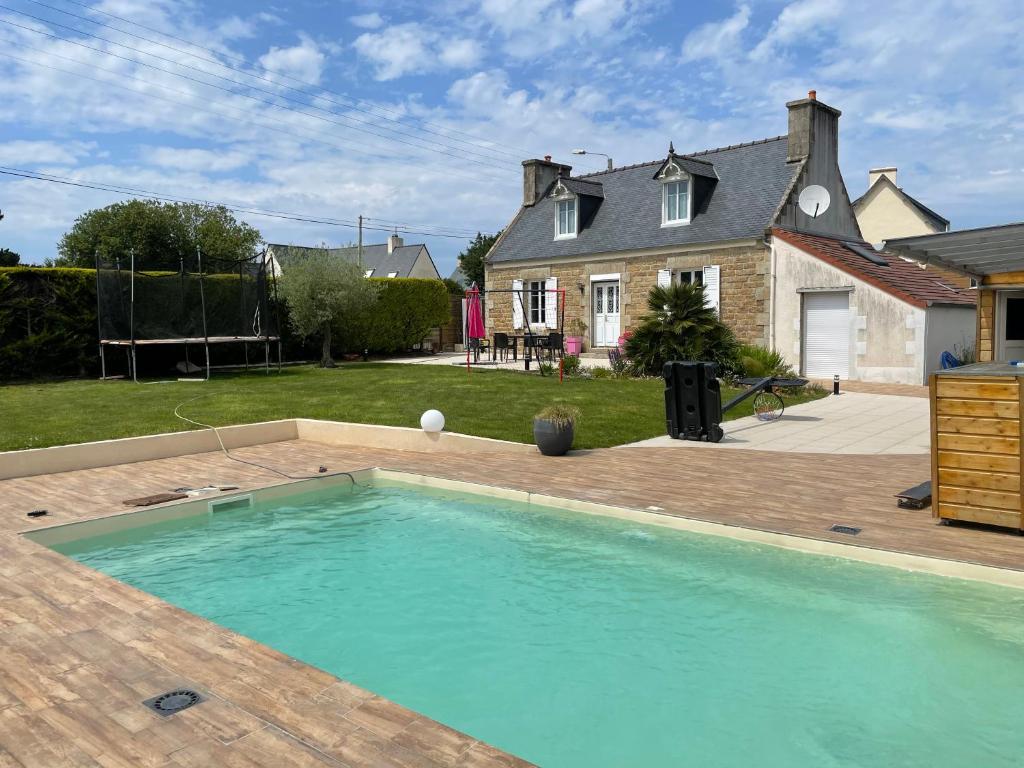 Fotografia z galérie ubytovania Maison bord de mer avec piscine chauffée v destinácii Trébeurden