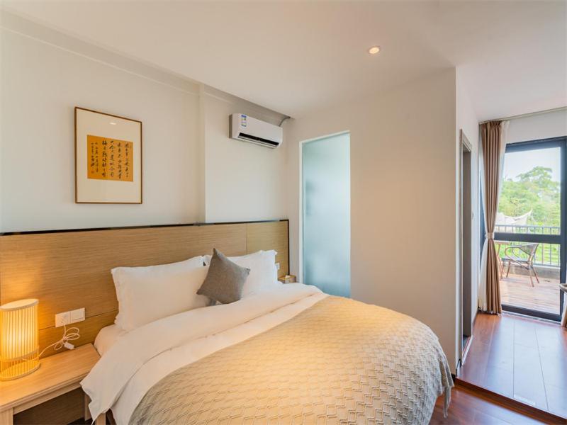 Postel nebo postele na pokoji v ubytování Xiamen Wujing Mountain and Sea View Hotel