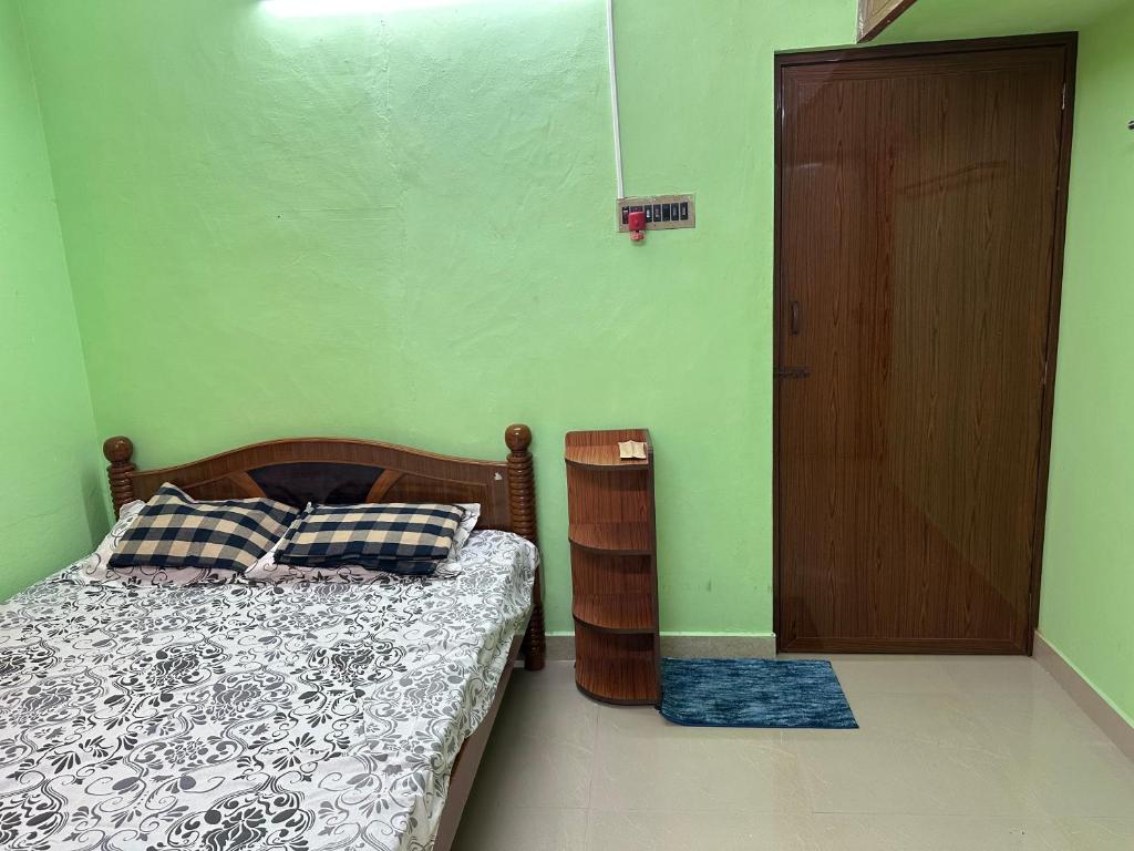 Postel nebo postele na pokoji v ubytování Golden Service Apartment