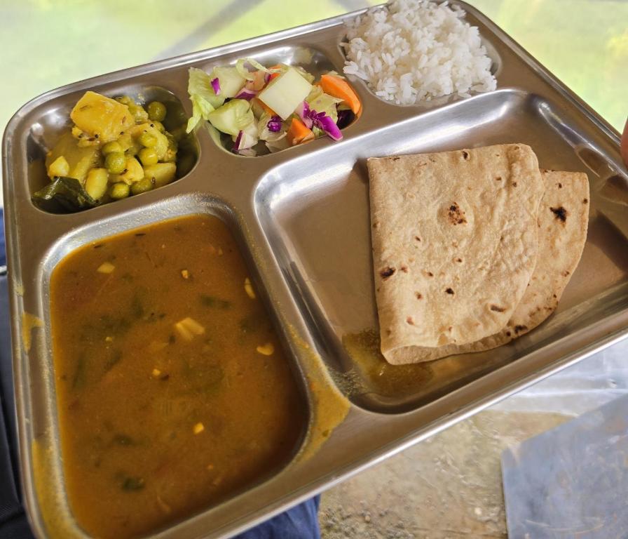 Jídlo v hostelu nebo okolí