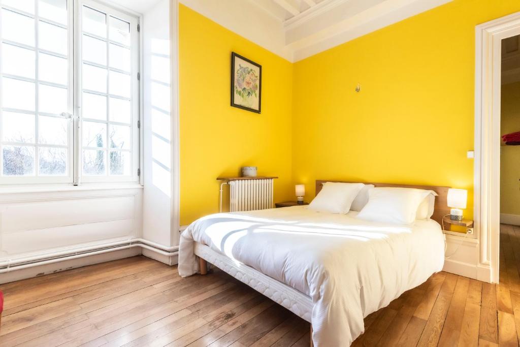 Château de Salornay - Quadruple Room With Garden View