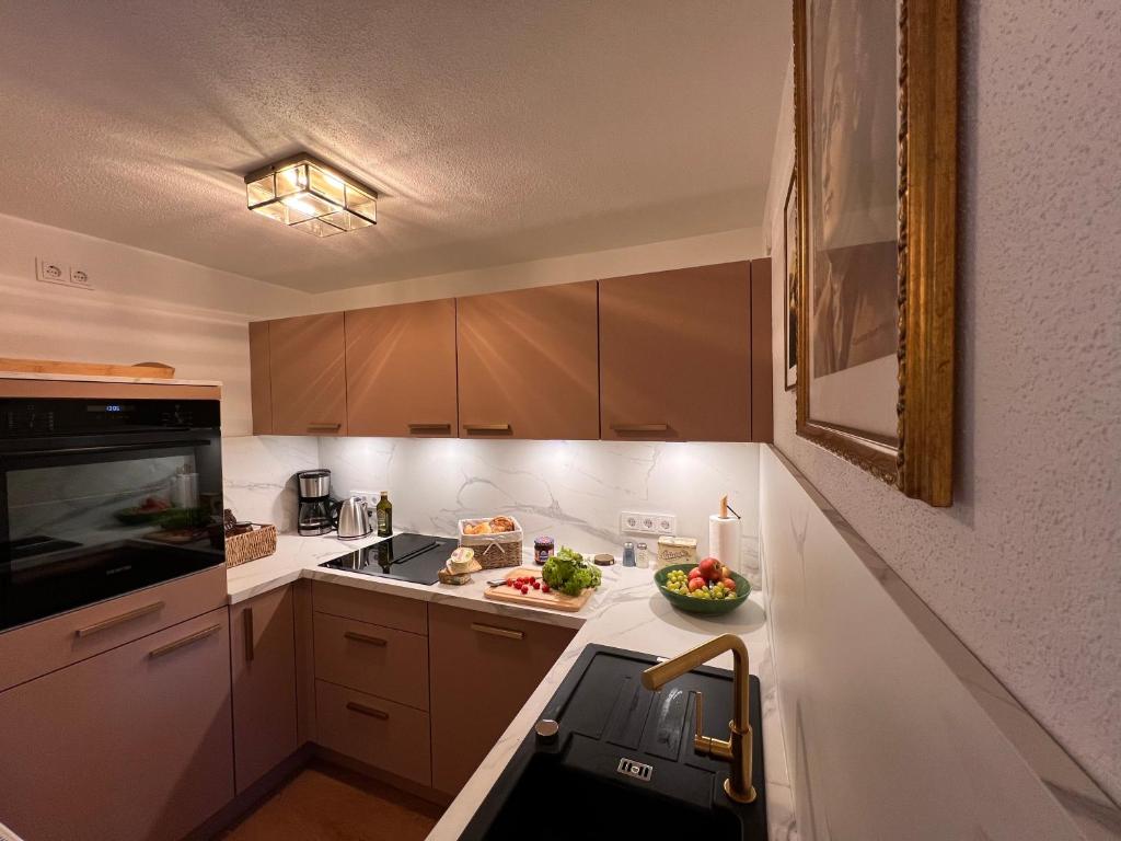 Kuchyň nebo kuchyňský kout v ubytování Elbvilla Pirna mit Sauna und Kamin mit privatem Zugang zur Elbe