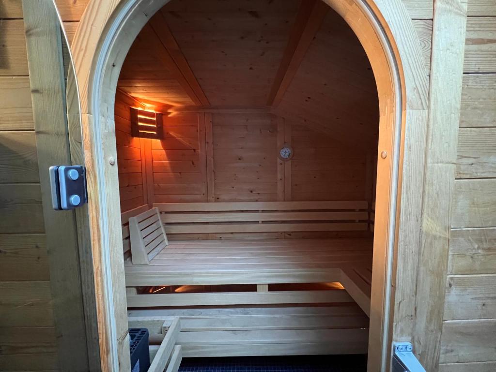 Fotografie z fotogalerie ubytování Elbvilla Pirna mit Sauna und Kamin mit privatem Zugang zur Elbe v destinaci Pirna