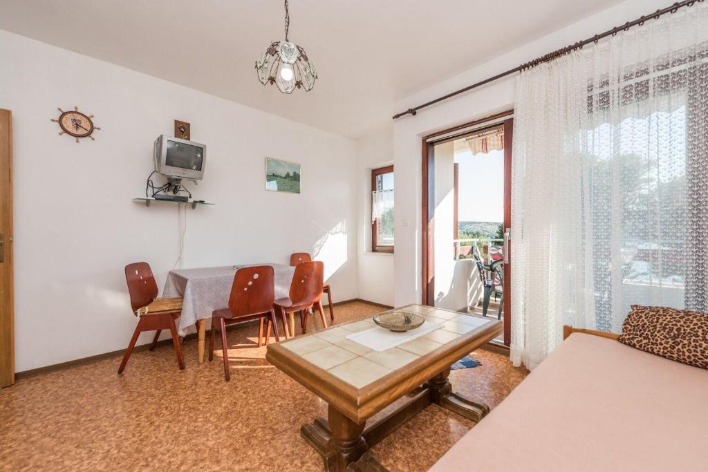 Telewizja i/lub zestaw kina domowego w obiekcie Apartments Jadra
