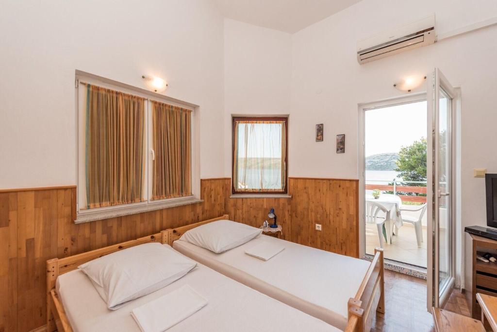 Łóżko lub łóżka w pokoju w obiekcie Apartments Jadra