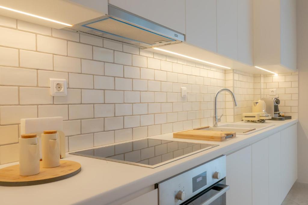 Kuchyň nebo kuchyňský kout v ubytování Apeiron Athena Residences